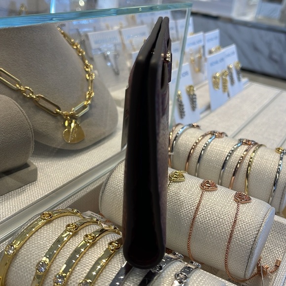 Michael Kors Reed Large Bifold Pebbled Leather Snap Wallet Card Case 
Oxblood - Picture 16 of 16